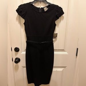 Black dress fitted design. Picture doesn’t do it justice.